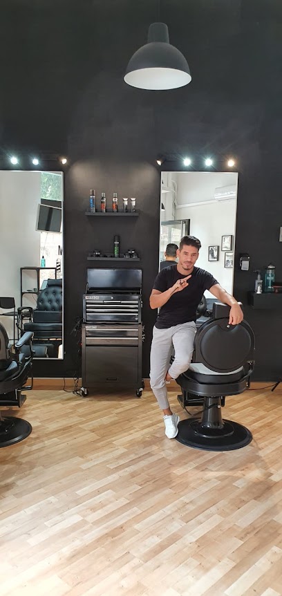 MONUMENTAL Barber Shop - Opiniones y contacto