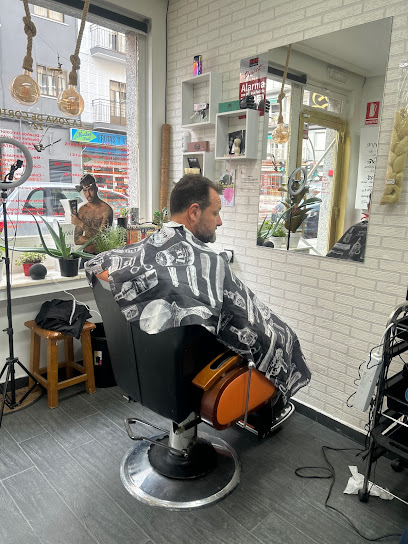 Barberia Peluquería La Zona de Cortes 22 - Opiniones y contacto