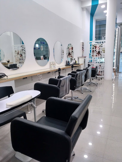 COOL Salón de peluquería y estética. - Opiniones y contacto